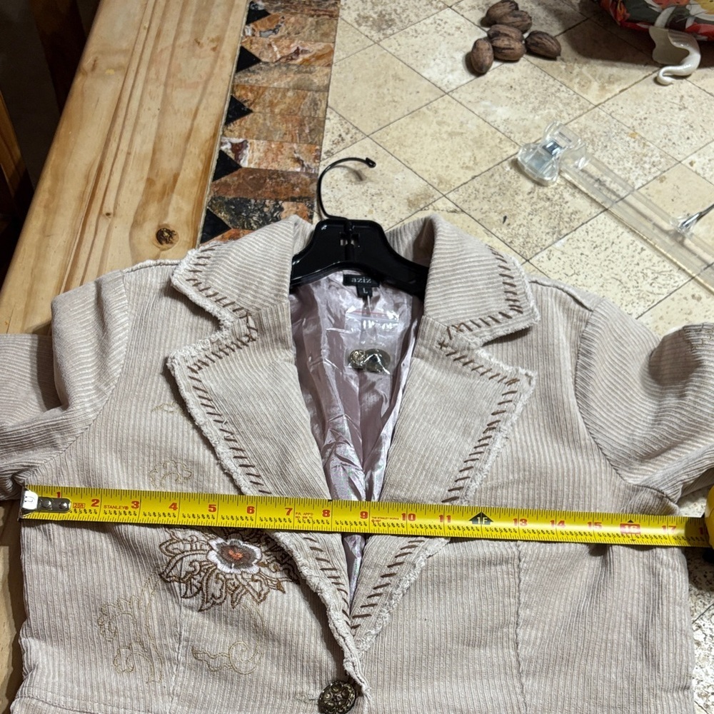 Aziz Chic Embroidered Women's Blazer - Picture 12 of 16